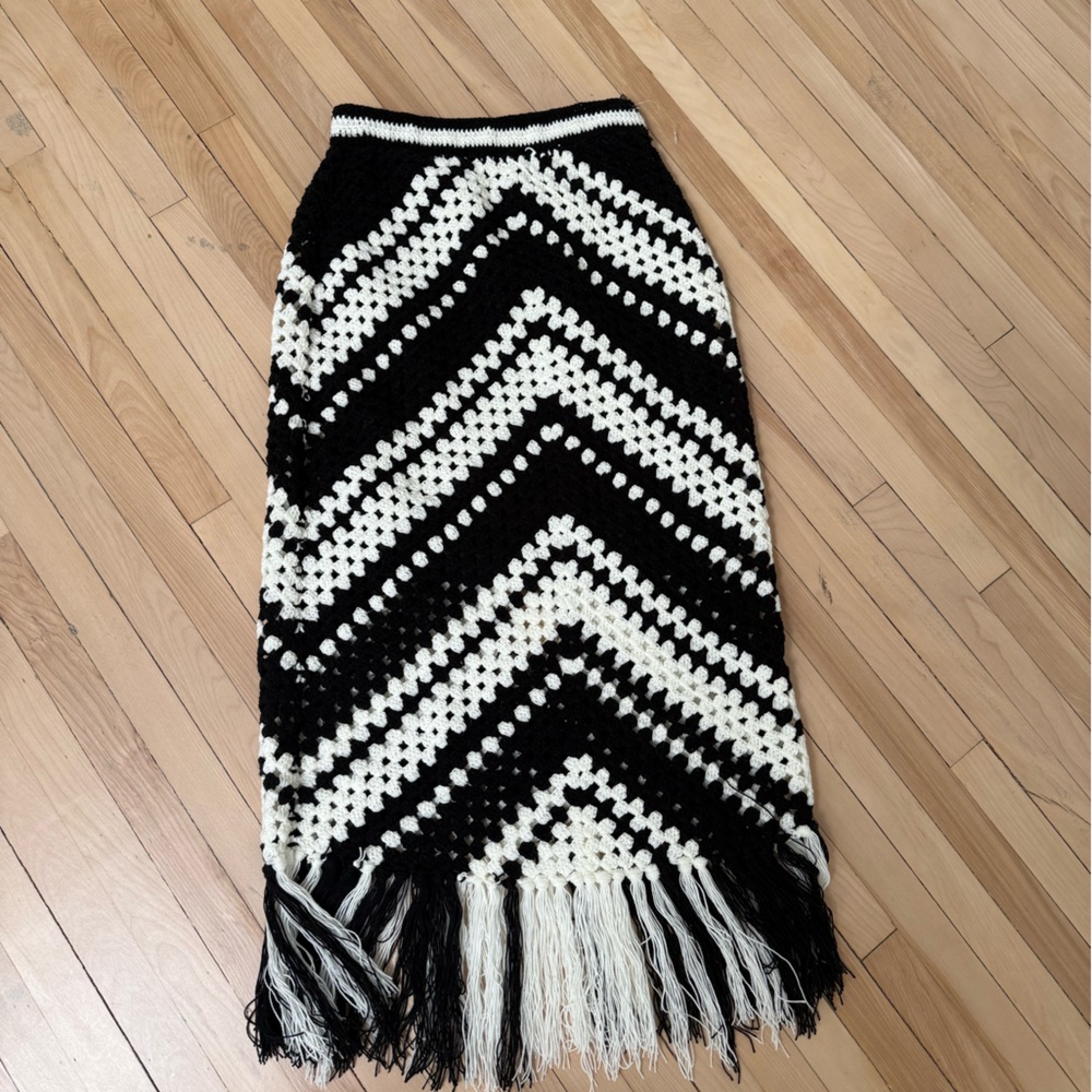 Black and White Chevron Maxi Skirt - Picture 5 of 6